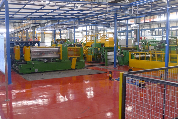 天津?qū)毦F(xiàn)場(chǎng)-縱剪